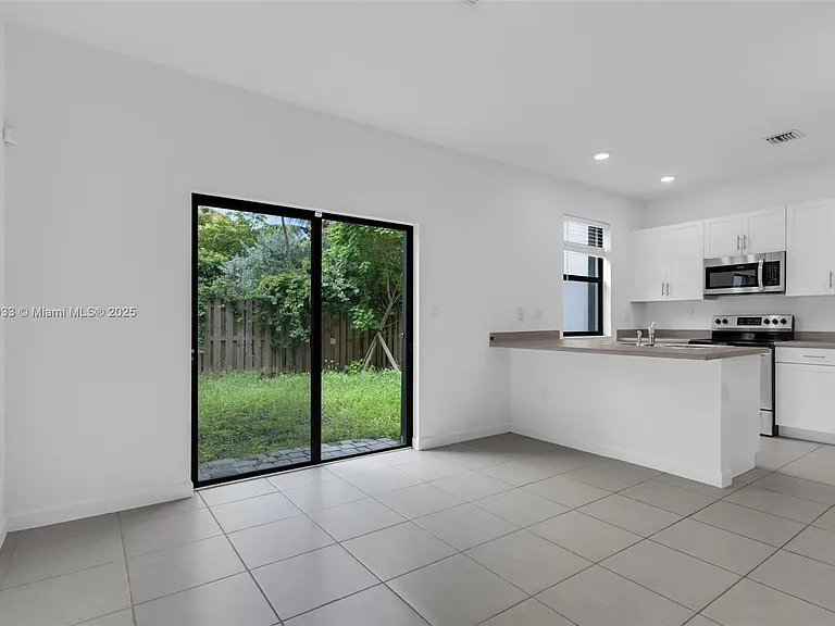 SW 134th Ct — Photo 2