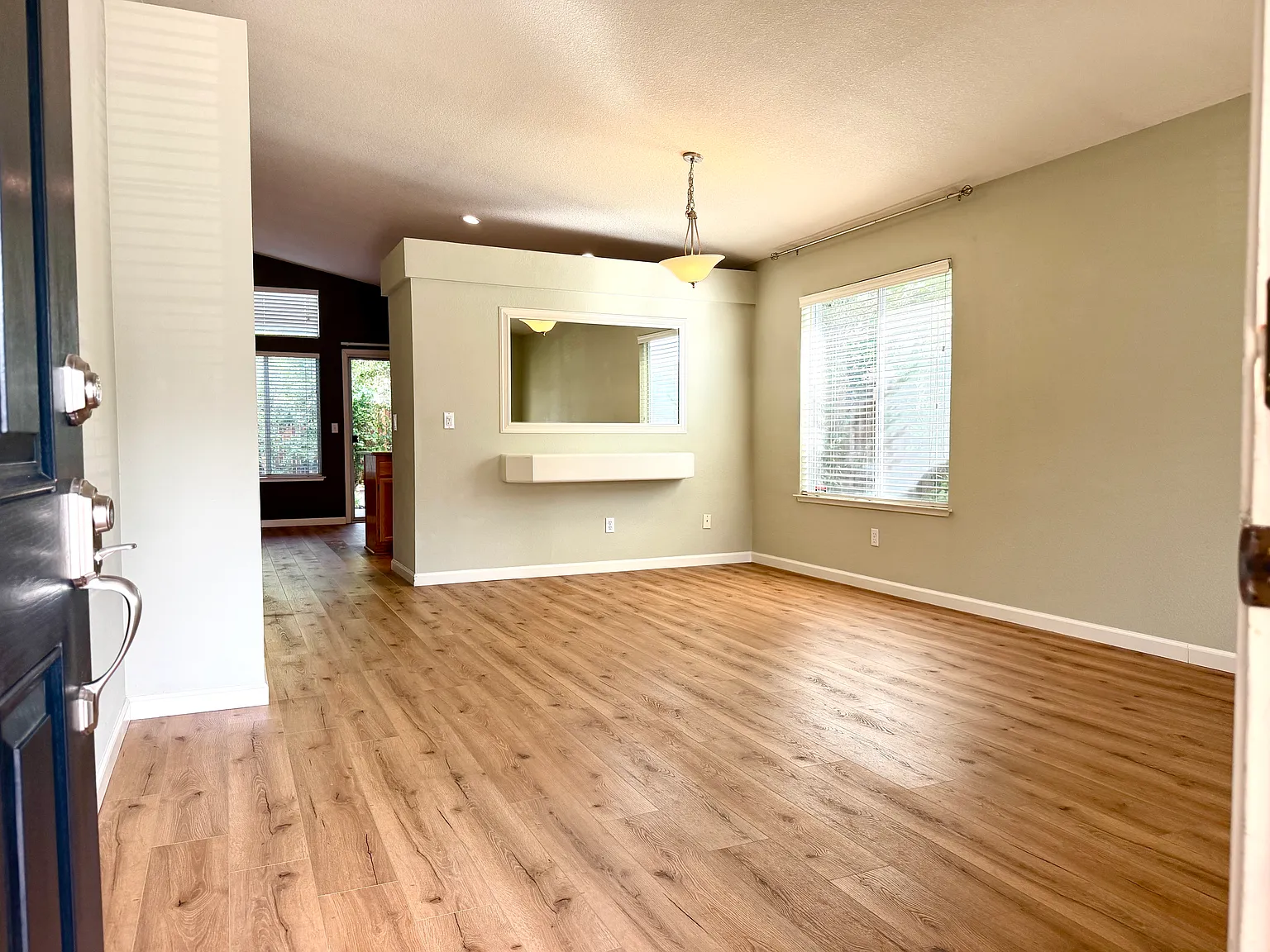3 bed, 1316 sqft, $2,795 — Photo 3