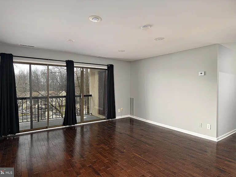 10133 Prince Pl #303-12C — Photo 7