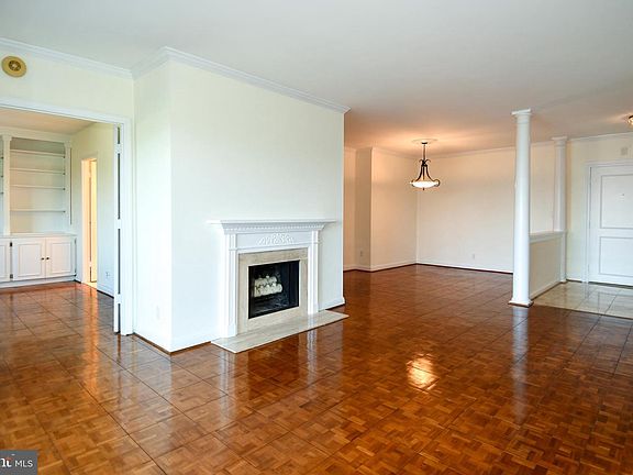 4th image of 1250 S Washington St Unit 714