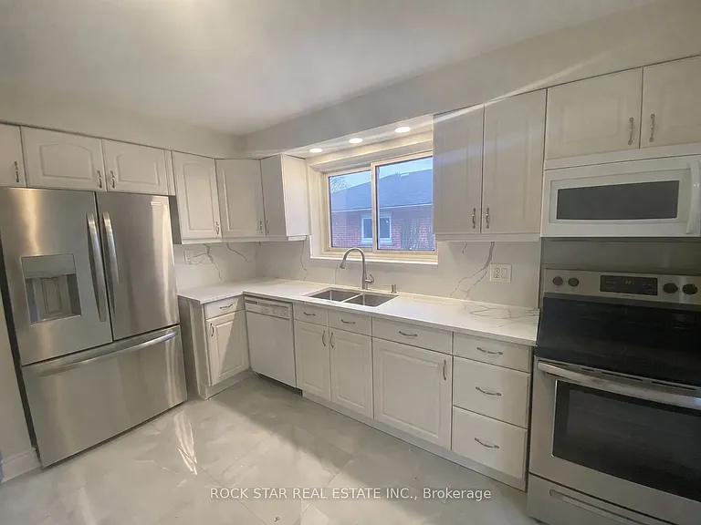 227 Fernwood Cres #MAIN — Photo 8
