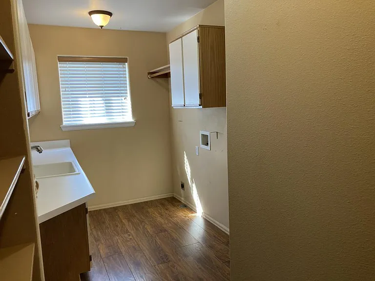 929 Nadia Way — Photo 13