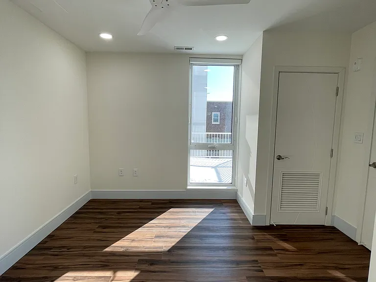 4906 Spruce St #208 — Photo 14