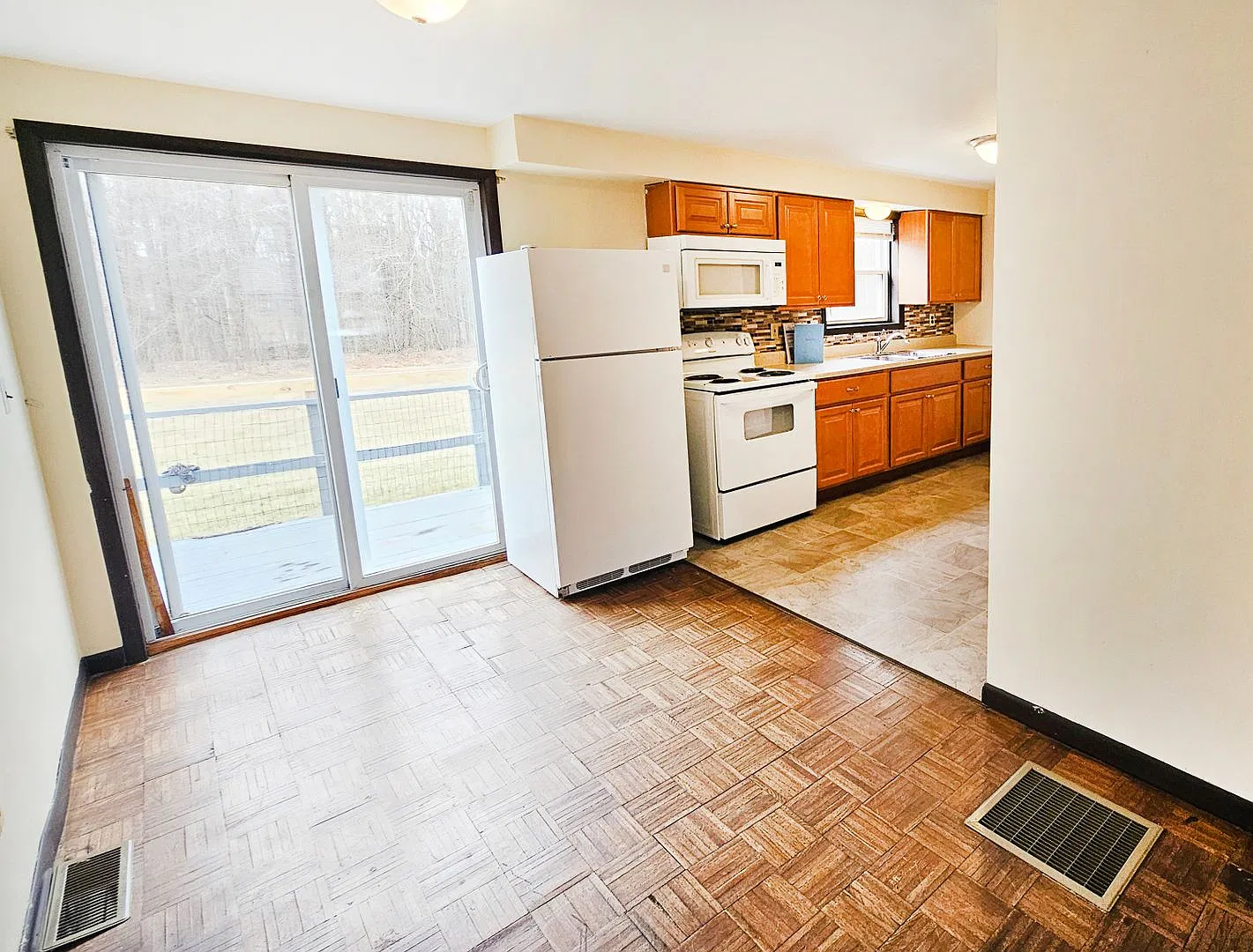 350 Julie Drive — Photo 3
