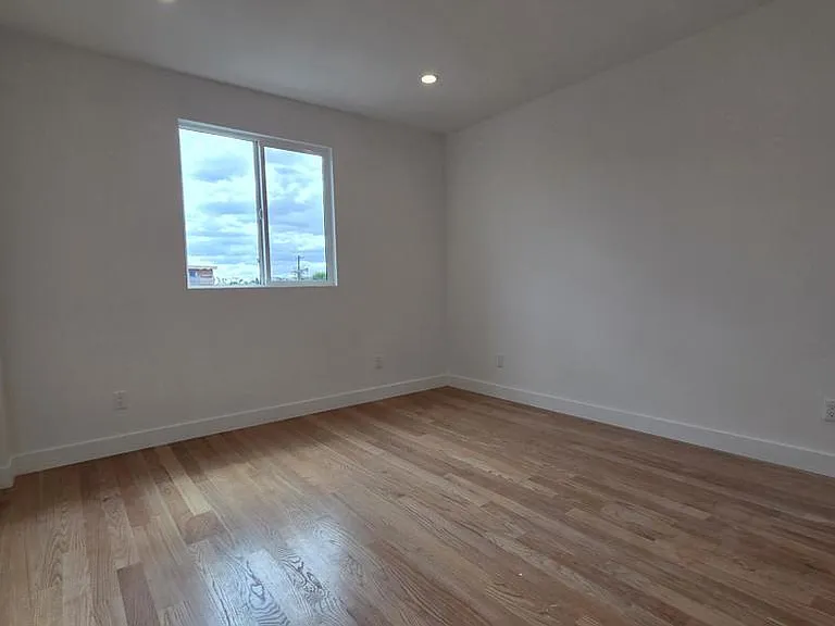 915 N Ridgewood Pl — Photo 9