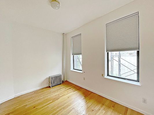3rd image of 328 E 15th St APT 17