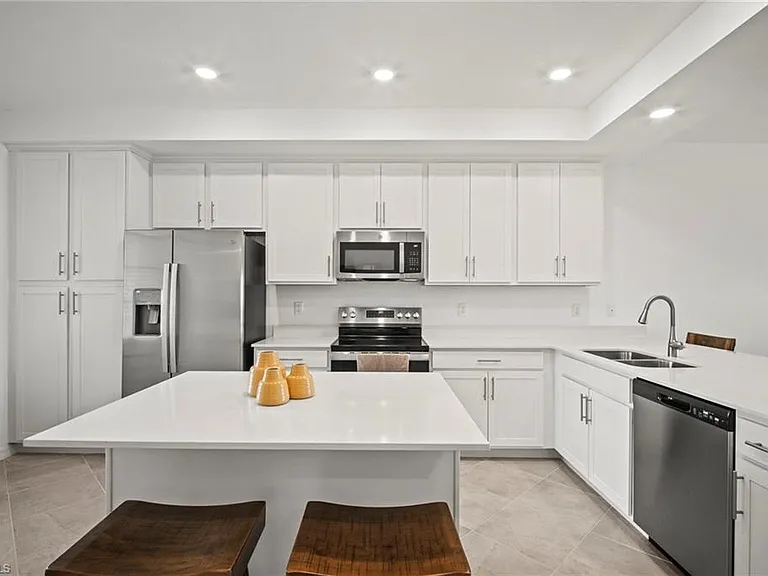 15285 Green Acres Ave #424 — Photo 7