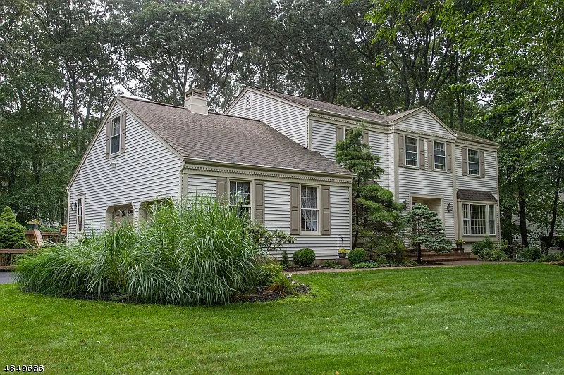 2 Laurel Dr photo 1