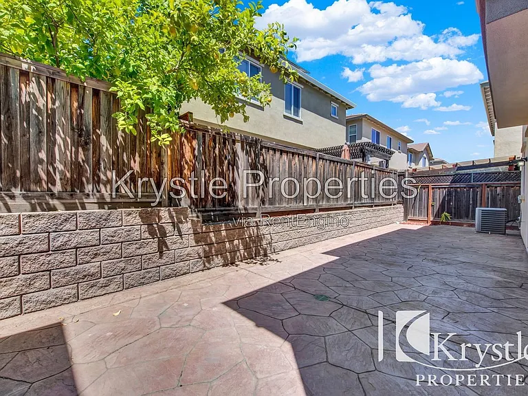 1649 Roma Dr — Photo 30