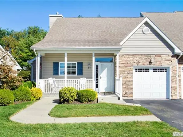 57 Rose Ln, Mount Sinai, NY 11766