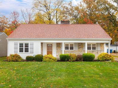 443 Vineland Rd, Bay Village, OH, 44140