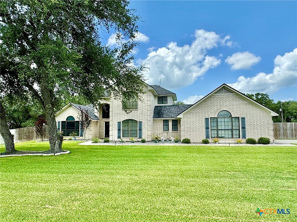 1st image of 204 Oak Colony Dr