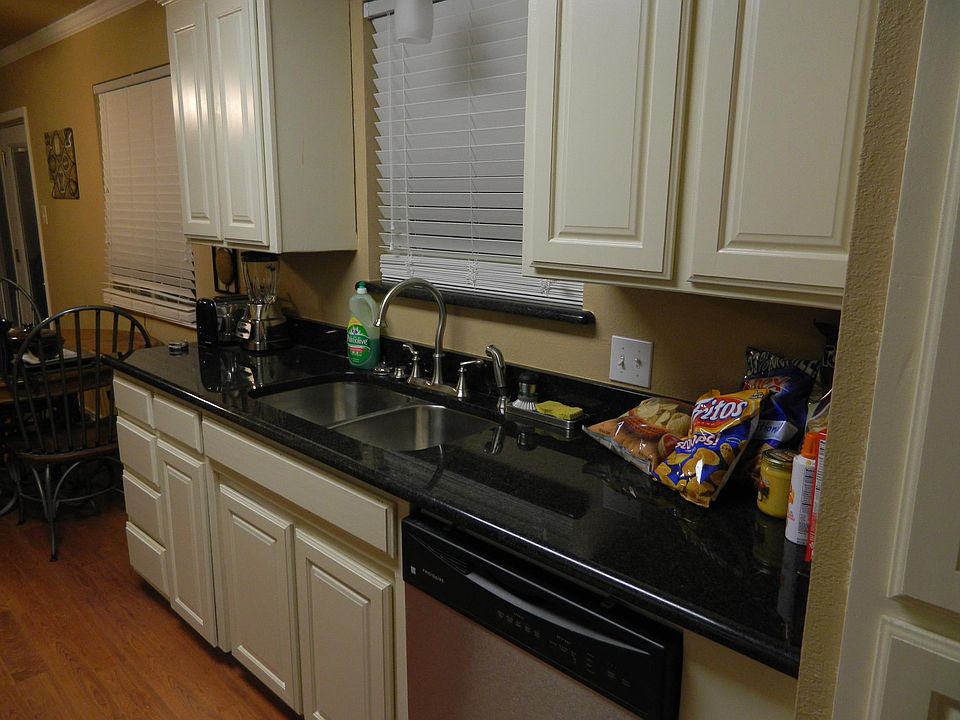 2nd image of 863 Meadowview Dr