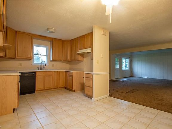 5th image of 411 Fairway Blvd