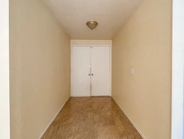 1359 Calle De Oro — Photo 6