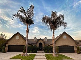 212 W Harold Griswold Way, Hanford, CA 93230