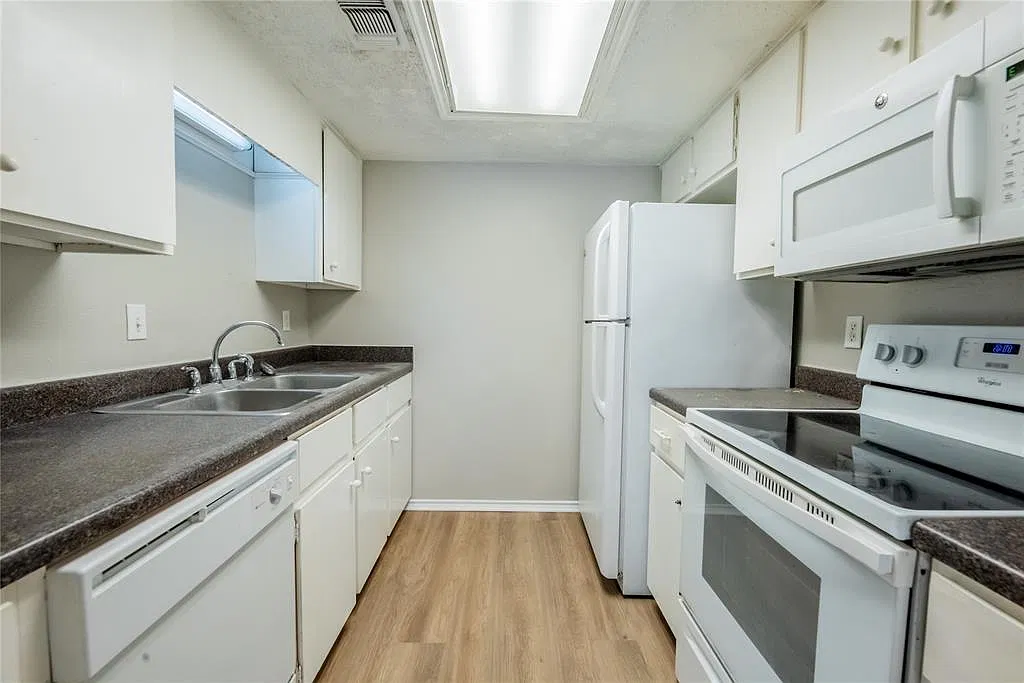 2401 Leon St Apt 108 — Photo 4