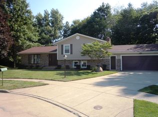 835 Penn Wood Dr, Tallmadge, OH 44278