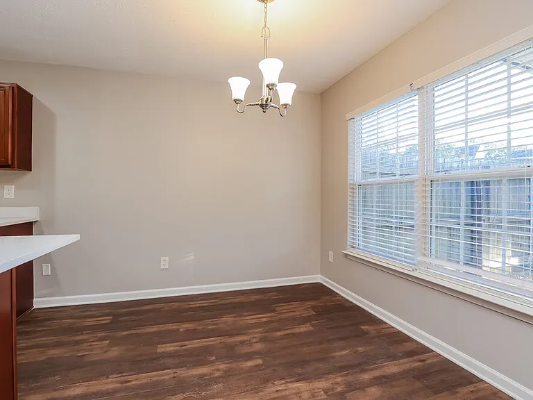 804 Birchmill Point N — Photo 5