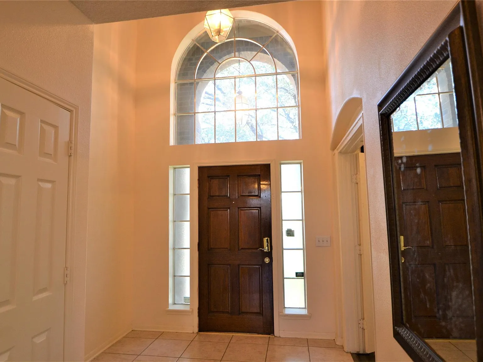 4 bed, 2.5 bath, 2445 sqft, $2,450 — Photo 3