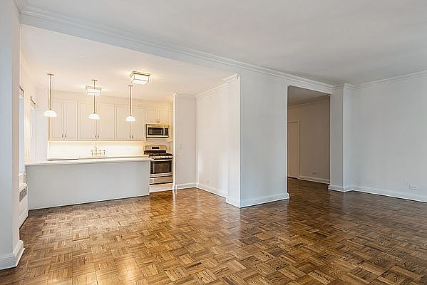 1st image of 136 E 55th St