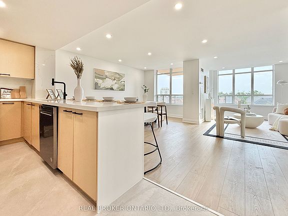 3rd image of 130 Pond Dr #611