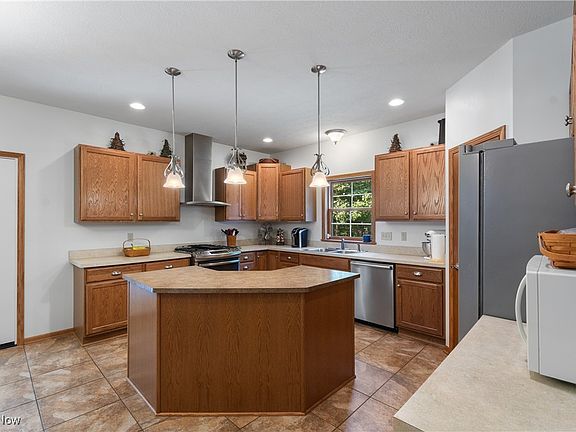 5th image of 100 Oakcrest Dr