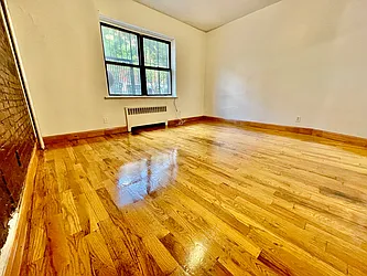 Rented by R New York