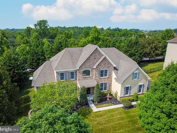 4 Pin Oak Dr, Chadds Ford, PA 19317