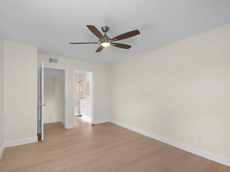 2442 SW Danbury Ln — Photo 25