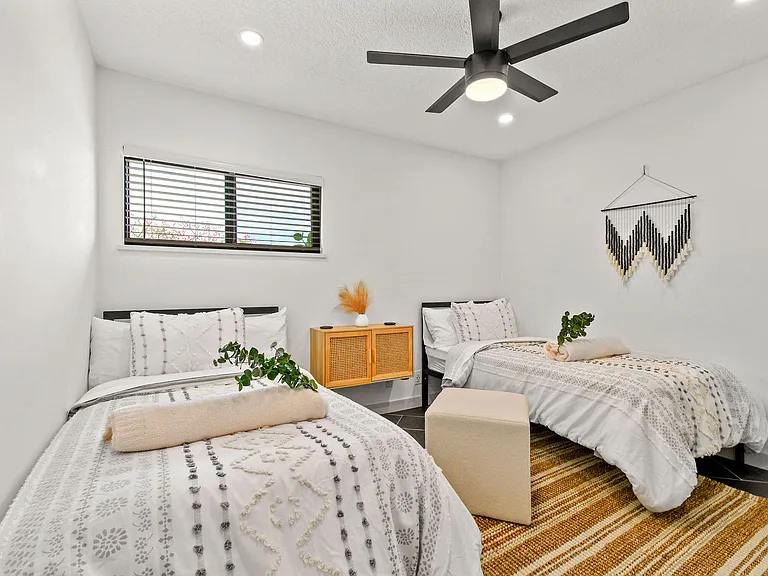 630 NE 15th Pl — Photo 20