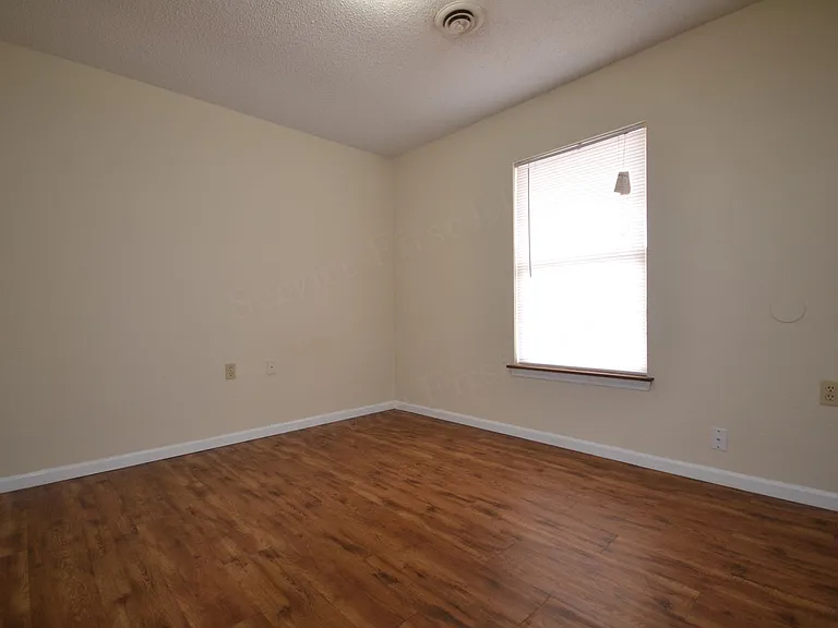 503 Broad St — Photo 5