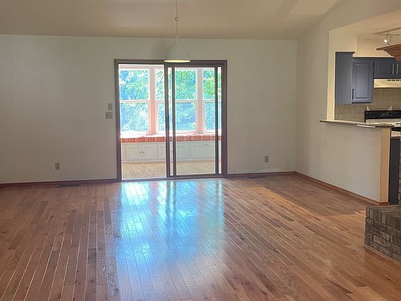 3rd image of 14 Castleford Dr