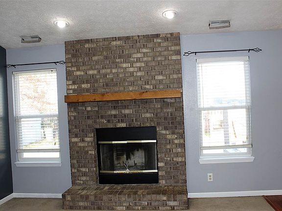 3rd image of 612 Braxton Dr N