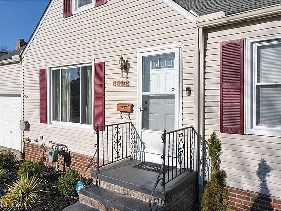 3rd image of 6008 Maplecliff Dr