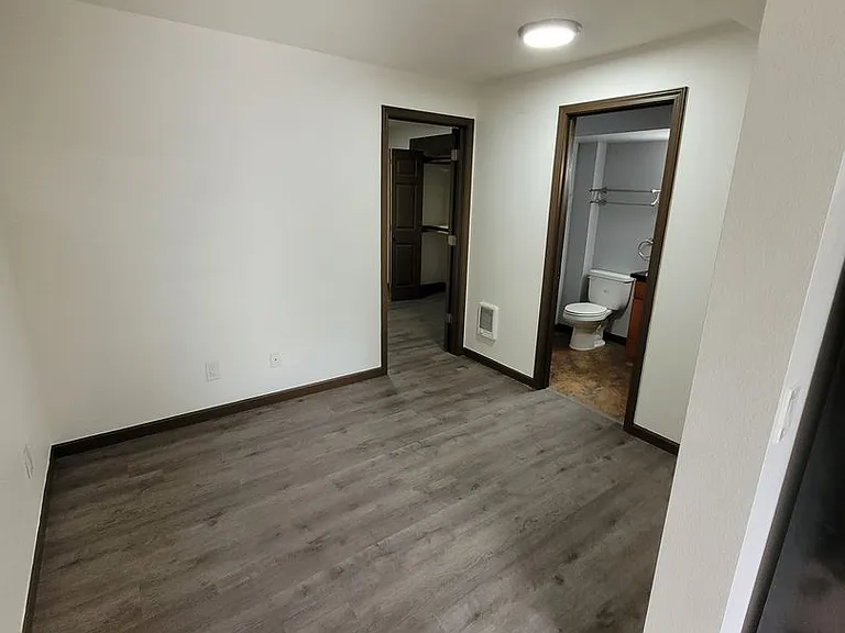 2350 Beacon Ave S — Photo 43