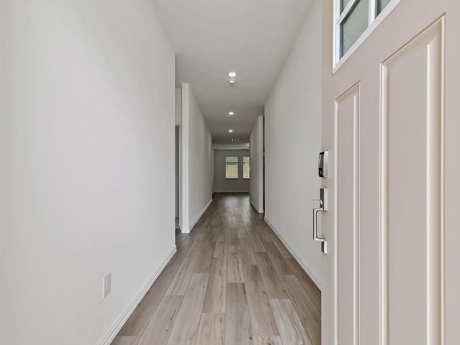 4 bed, 1838 sqft, $2,190 — Photo 3