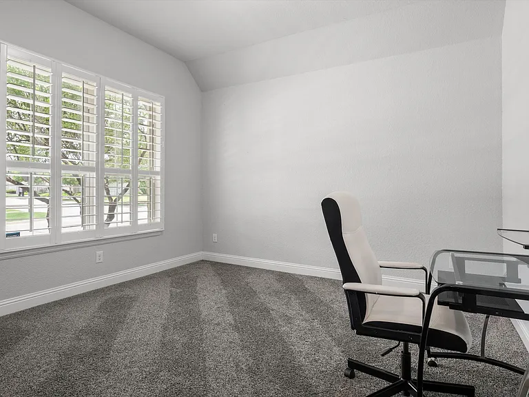 840 Parkside Dr — Photo 5