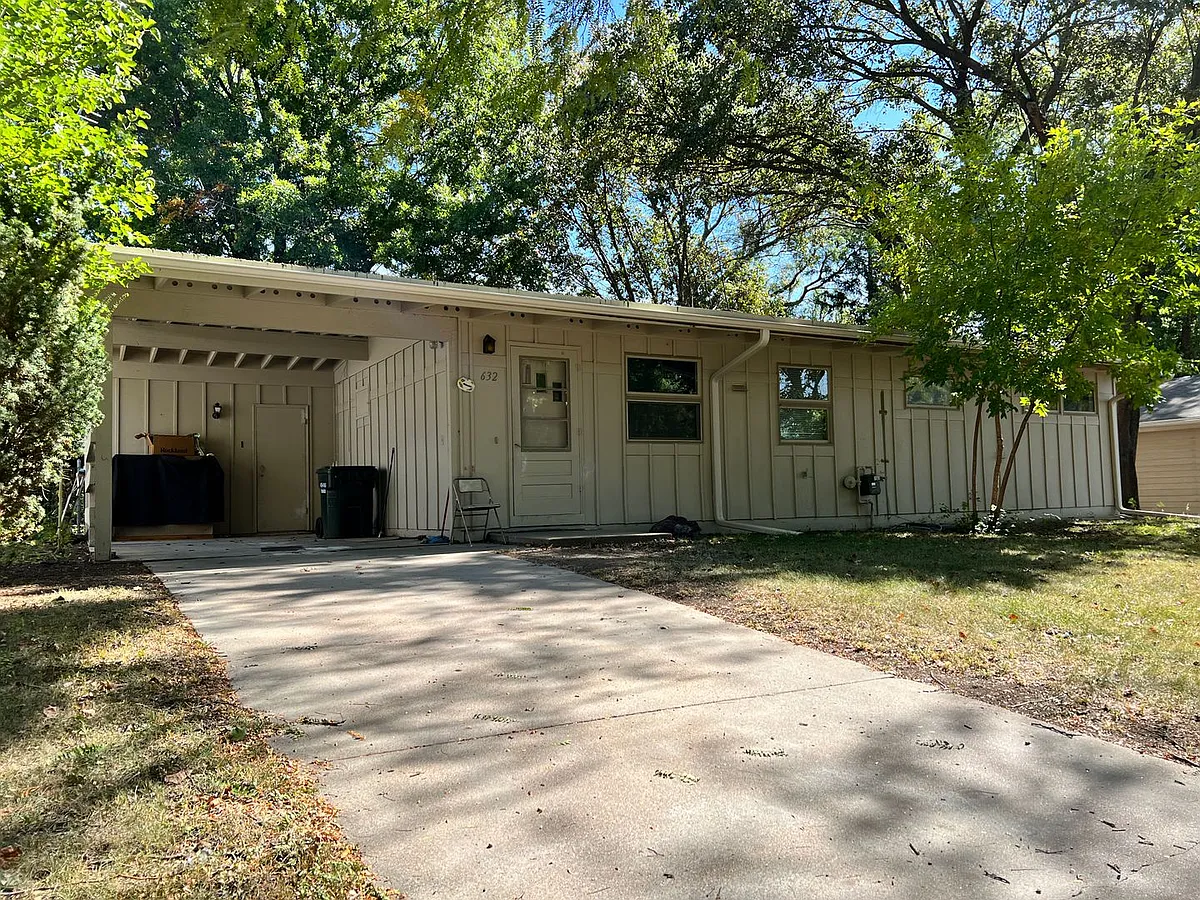 Building Photo - 632 Eastborough Ln