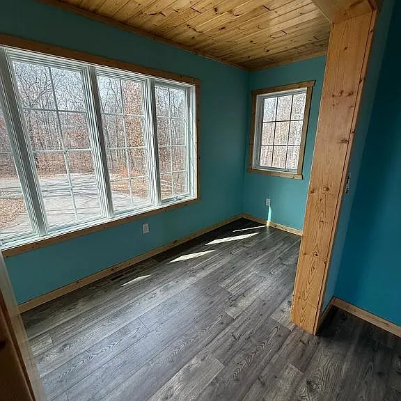 10010 Strawberry Lake Rd — Photo 8