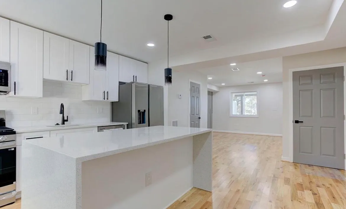 3 bed, 2.5 bath, 1088 sqft, $2,150 — Photo 2
