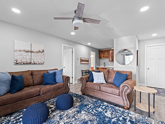 5th image of 2025 Canyons Resort Dr APT H1