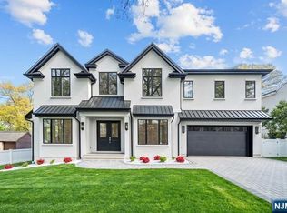 2 Deepwood Ln, Montvale, NJ 07645