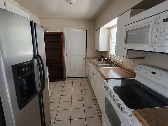 3rd image of 3837 NW 18th St