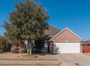 8733 Saranac Trl, Fort Worth, TX 76118