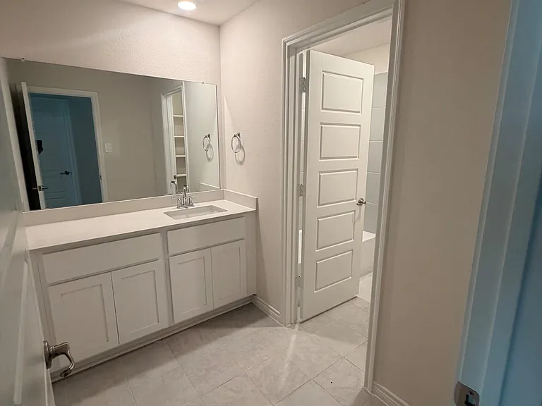 1210 Crookpost Dr — Photo 2