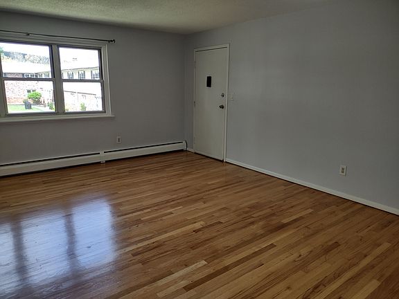 Living room (light gray)