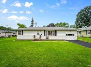 304 Hillside Pl, North Aurora, IL 60542