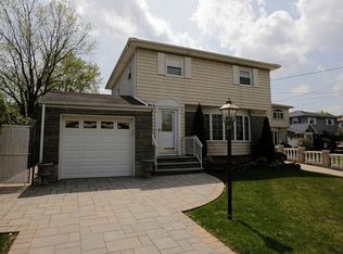 166 Thomas St, Staten Island, NY 10306