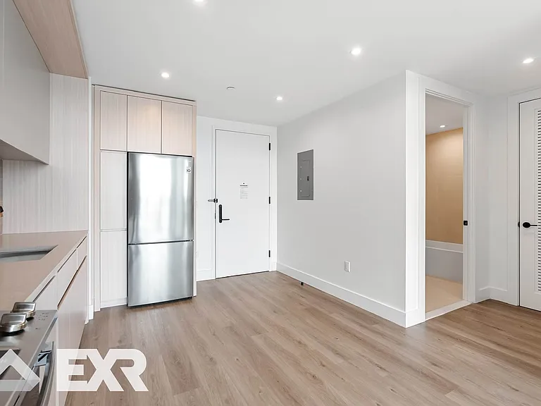 210 Clarkson Ave #Penthouse 8 — Photo 8